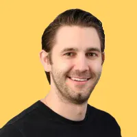 Jeff Poczatek, RVP of Commercial Sales at Showpad Headshot on yellow background